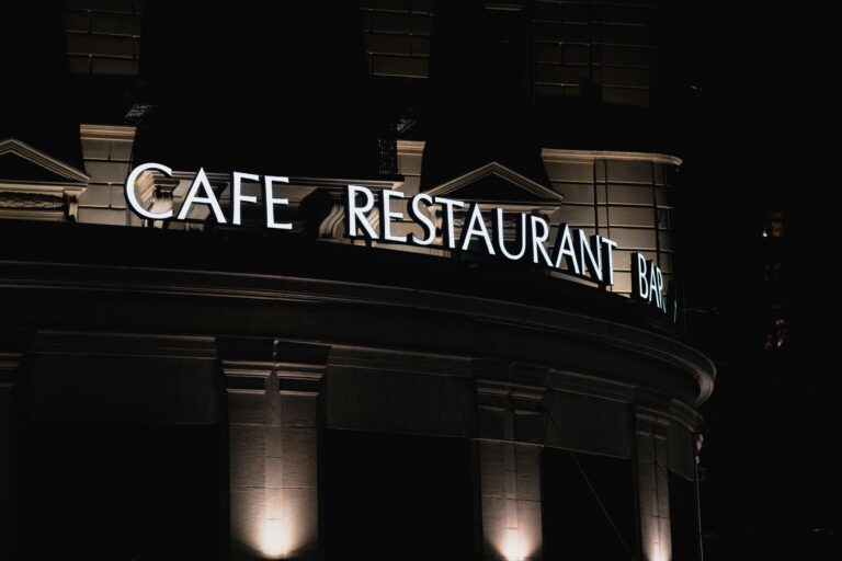 How to Create a Restaurant Website That Attracts Hungry Customers